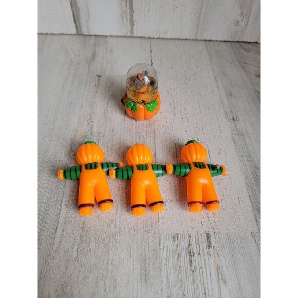 Halloween mini snowglobe pumpkin scarecrow figure set - Picture 9 of 9